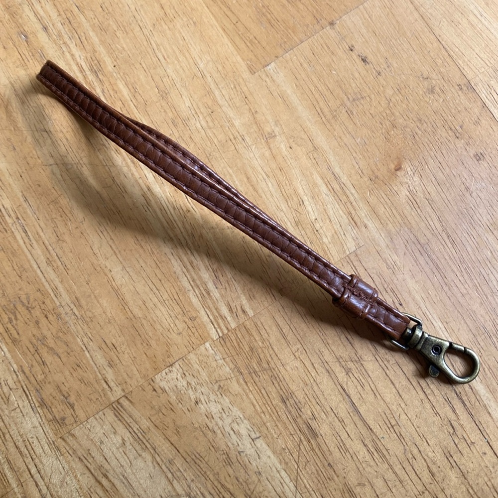 7” brown short strap in good condition #brZ